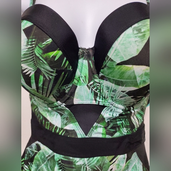 Torrid Vixen Green Palm Cutout One Piece Swimsuit 0 & 3 - Picture 4 of 11